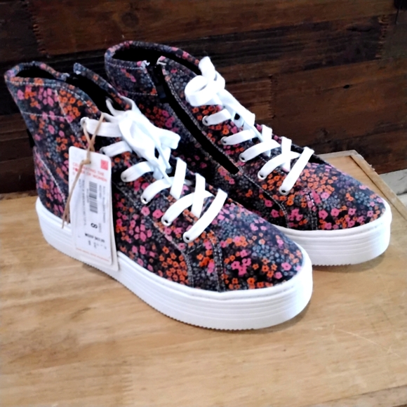 🌼Roxy Sheilahh 2.0 Mid Top Sneakers 🌼. NWT - Picture 3 of 4